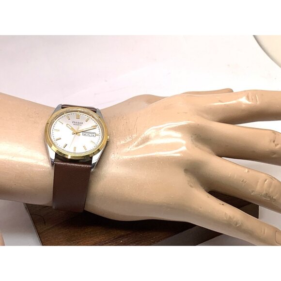 Pulsar Men's Watch V533-8A50 Vintage Quartz Silver Dial Day Date Brown Leather - Picture 4 of 14